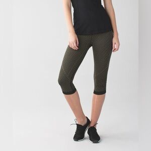 Lululemon In The Flow Crop II
Heathered Fatigue Green
